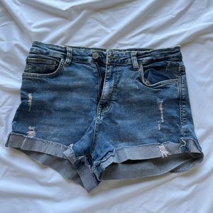 Zara mini lightly distressed denim shorts💙